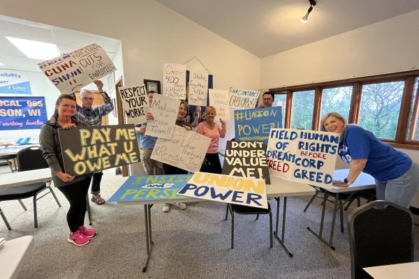 OPEIU Local 39 strike sign making